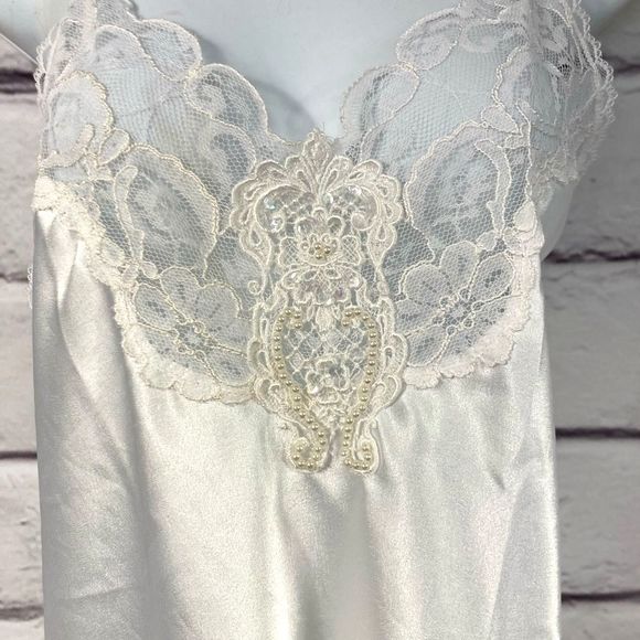 Vintage Lady Cameo Slip Nightgown SZ M White Bridal Beaded Chemise Lingerie Lace - Picture 2 of 11